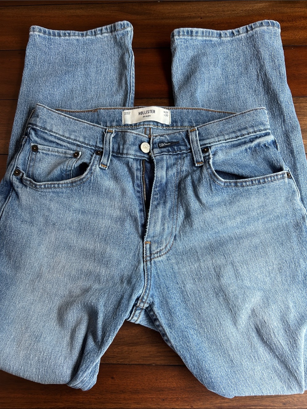Hollister Men's Light Wash Straight-Leg Jeans. Men Size 29x30